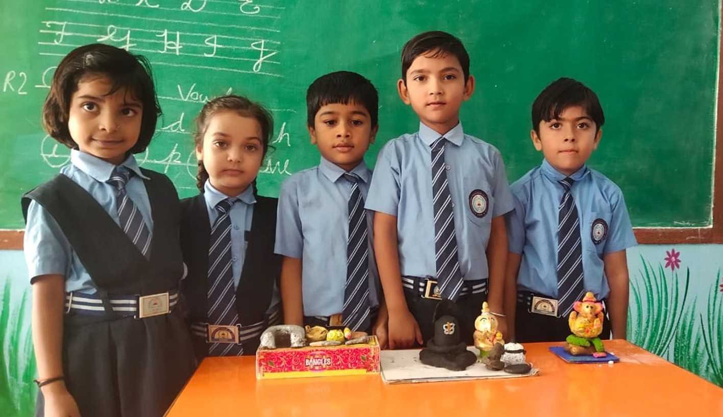 नन्हे मुन्नों ने मिट्टी से बनाई गणेश प्रतिमाएं
