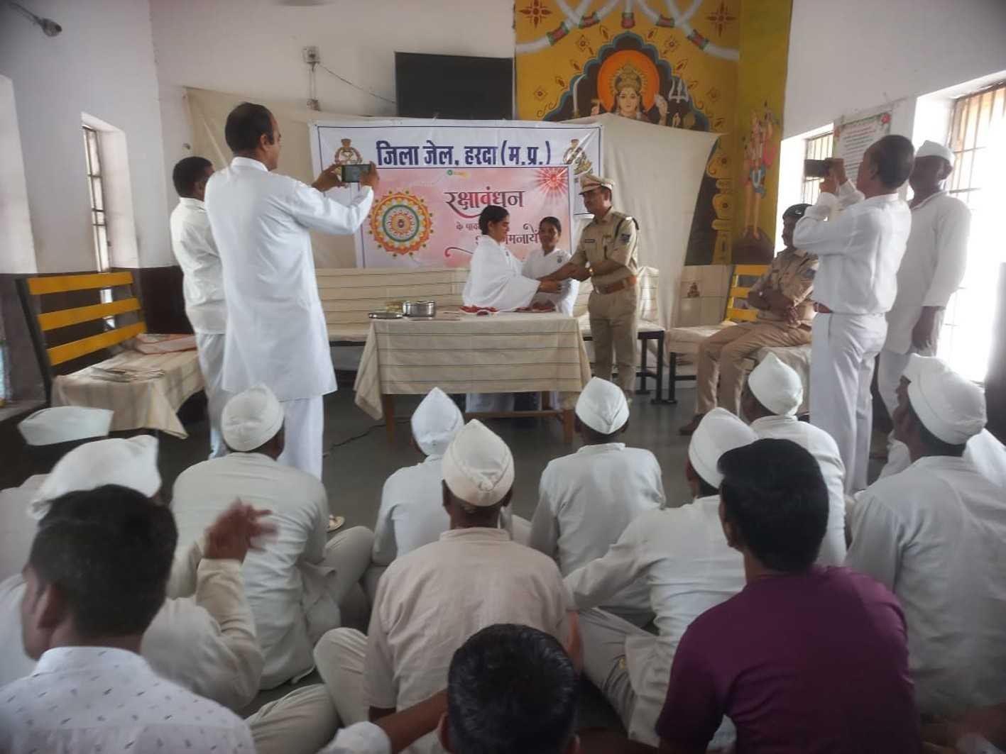 रक्षाबंधन का महत्व बताया