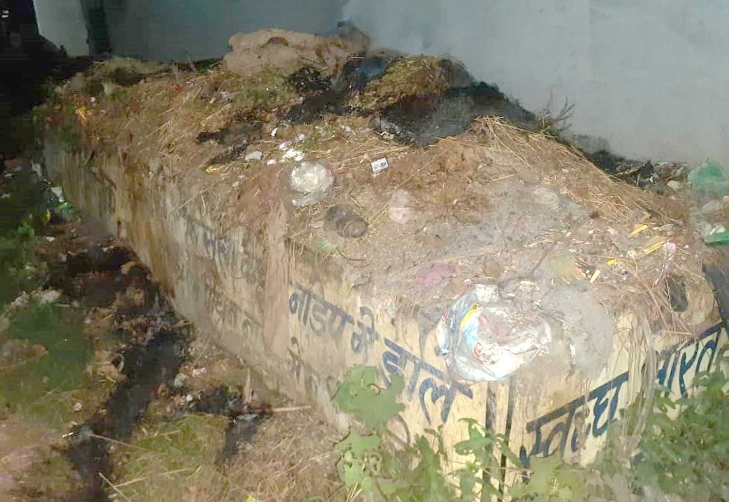 देखरेख के अभाव में अनुपयोगी पड़े नाडेप