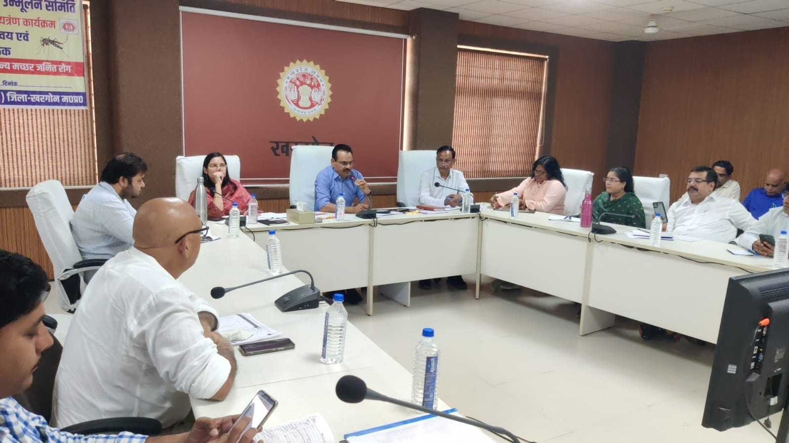 शासकीय कॉलोनियों में पानी का जमाव न हो लगाए जुर्माना