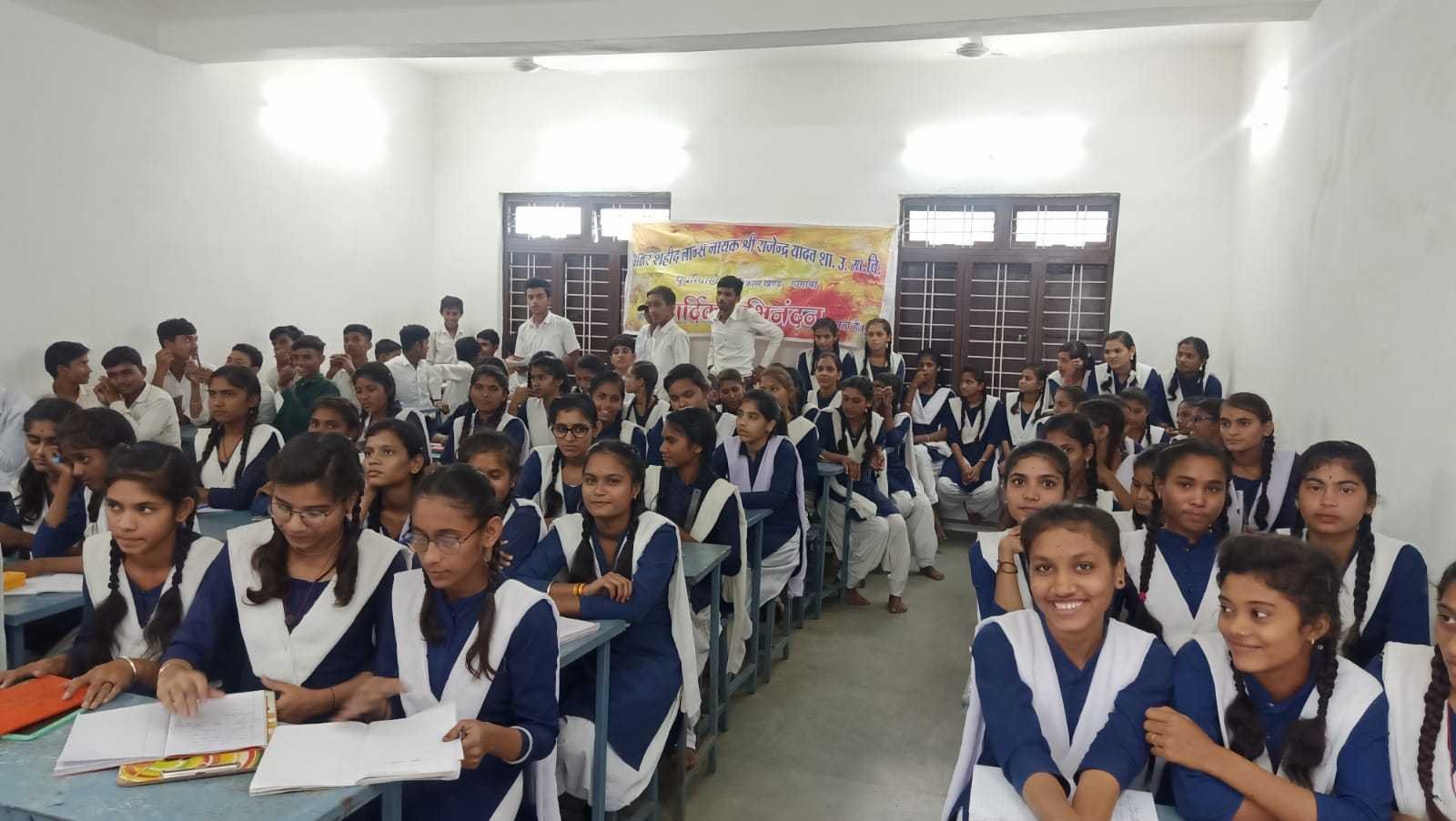 1 अक्टूबर को 18 वर्ष पूर्ण करने वाले विद्यार्थियों ने जानी ईवीएम व वीवीपेट की प्रक्रिया