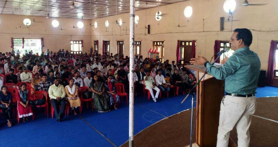 शासन साधन दे रही है, सुविधा का लाभ संभलकर करें- कलेक्टर श्री वर्मा