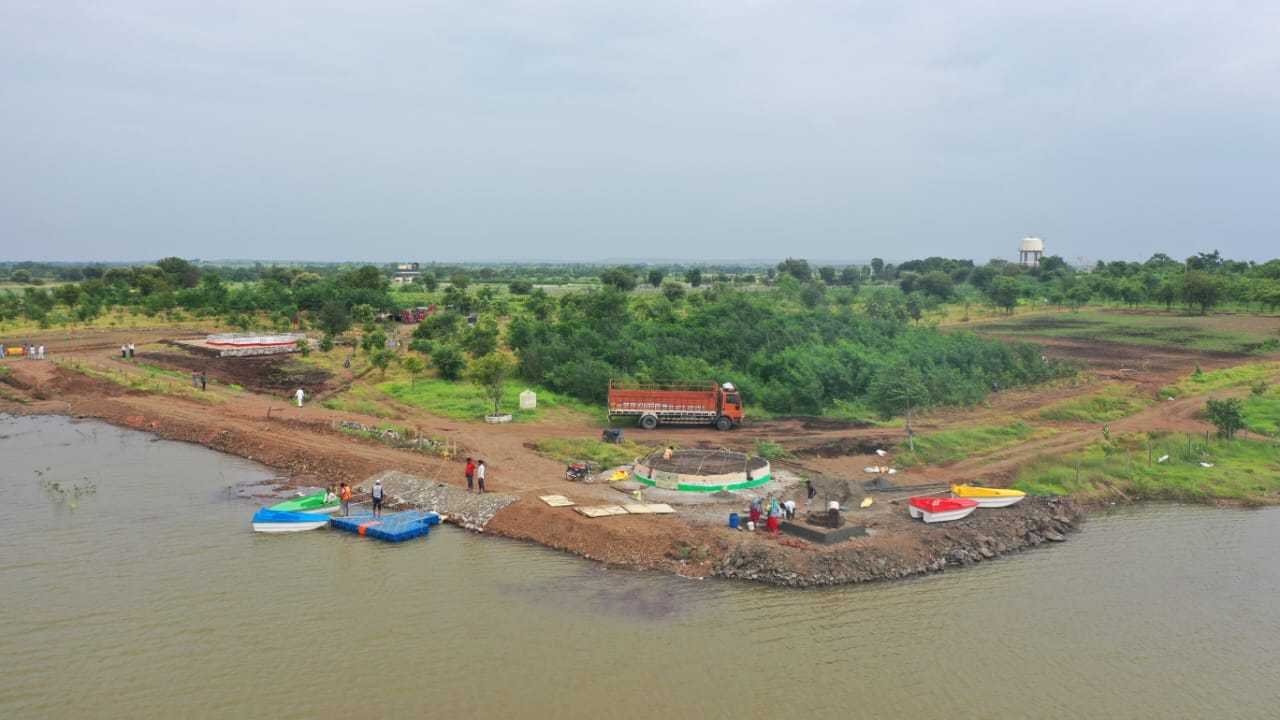 योजना के मुताबिक समय पर हो रहा निधिवन में कार्य