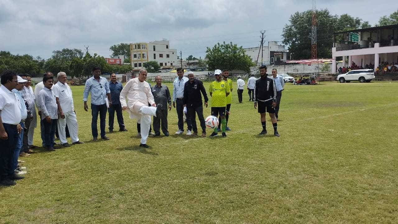 अच्छा पढ़े और अच्छा खेले विधायक कप में खेल कर उत्कृष्ट प्रदर्शन करें