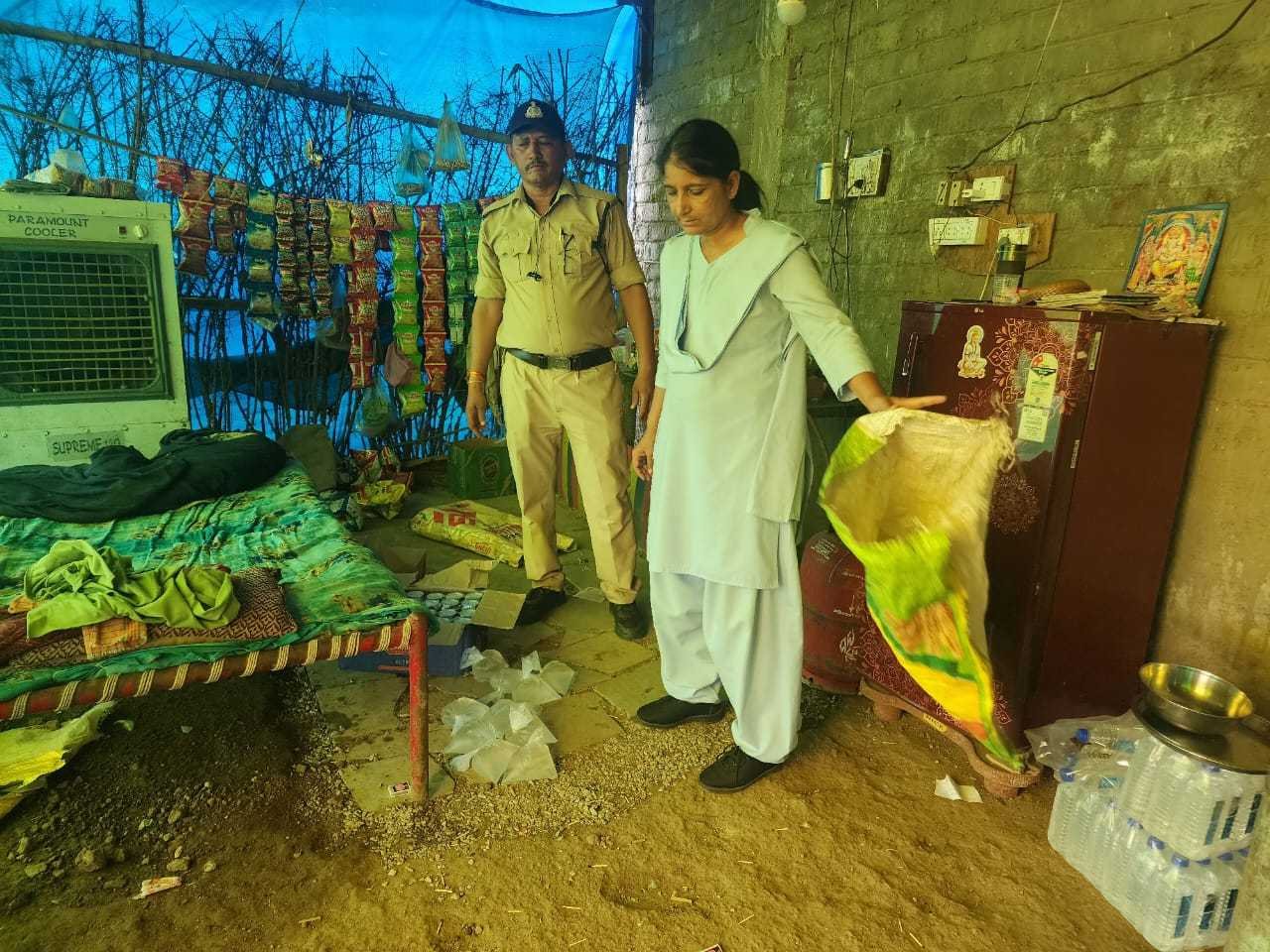2 लाख 30 हजार की मदिरा पर आबकारी विभाग की कार्यवाही,  14 गिरफ्तार