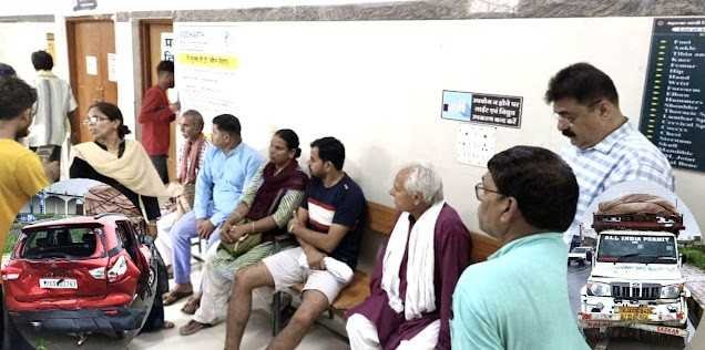 भजन गायक प्रहलाद टिपनिया की कार को मिनी ट्रक की टक्कर