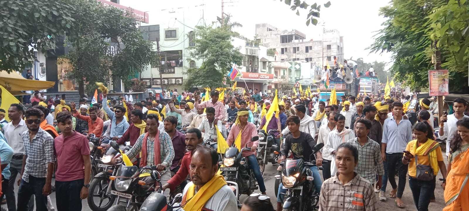 विश्व आदिवासी दिवस…. आदिवासी परंपरा की दिखी झलक, देखें वीडियो !  
