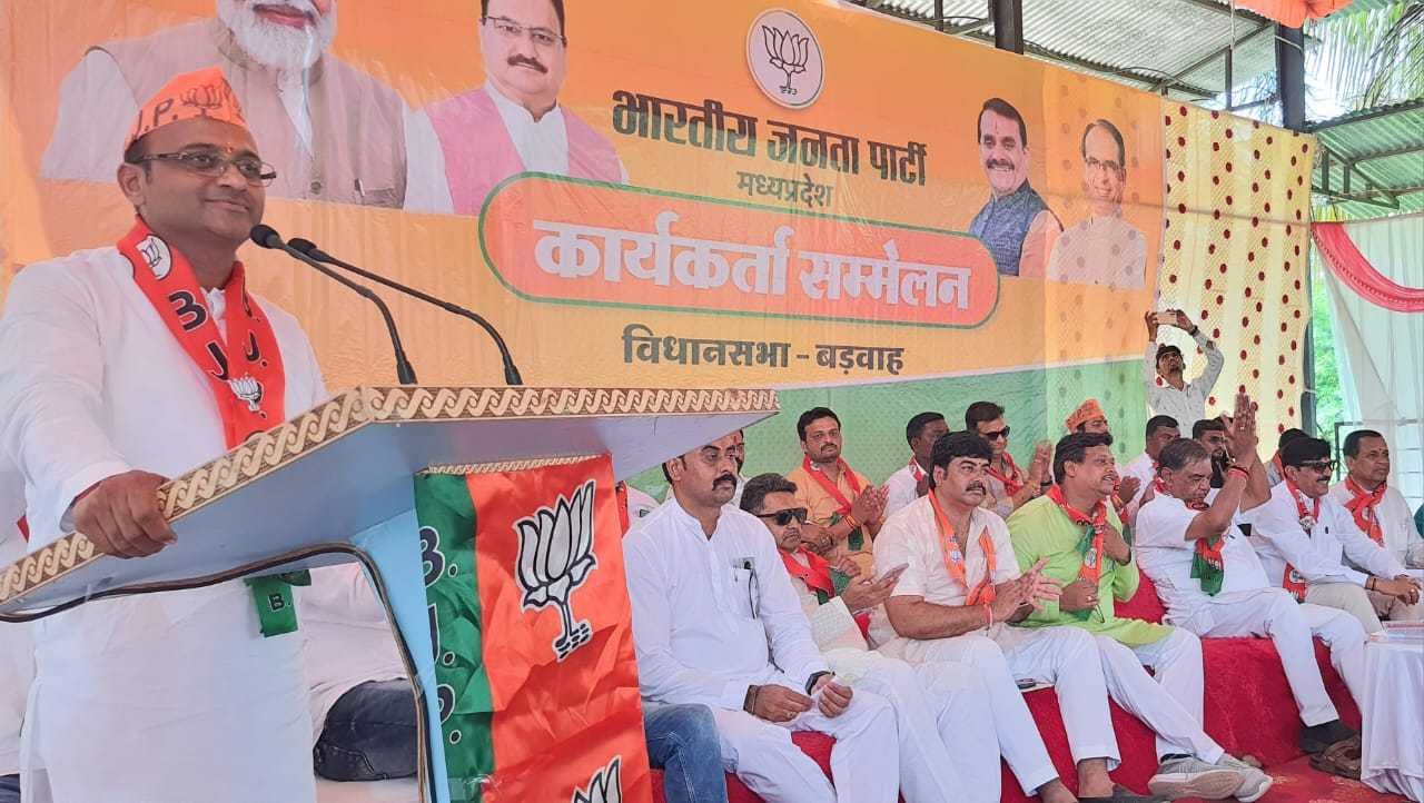कार्यकर्ताओ को डिस्पोजल नही समझे जनप्रतिनिधि 