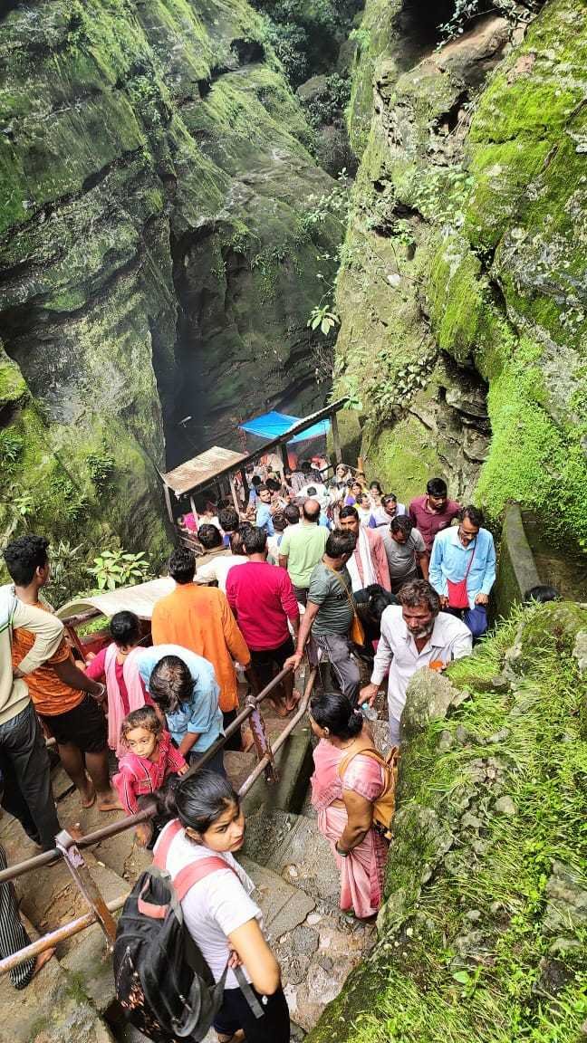 लाखों श्रद्धालुओं ने किए नागद्वार के दर्शन