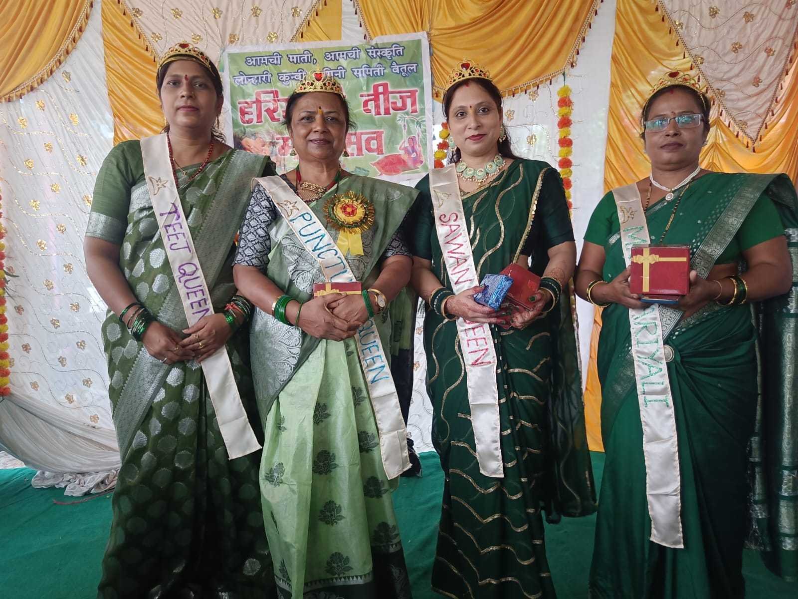 कुनबी समाज की महिलाओं ने पौधारोपण कर मनाई हरियाली तीज