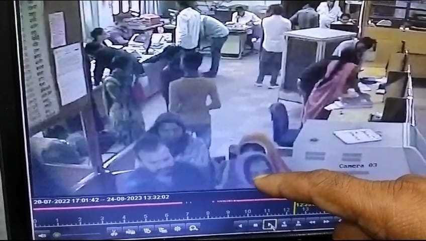 बैंक से पैसे लेकर लोट रहे युवक के बैग से चालीस हजार रुपए हुए चोरी