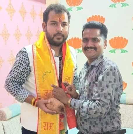केंद्रीय कृषि मंत्री तोमर के बेटे का पूर्व जनपद सदस्य के घर हुआ आगमन