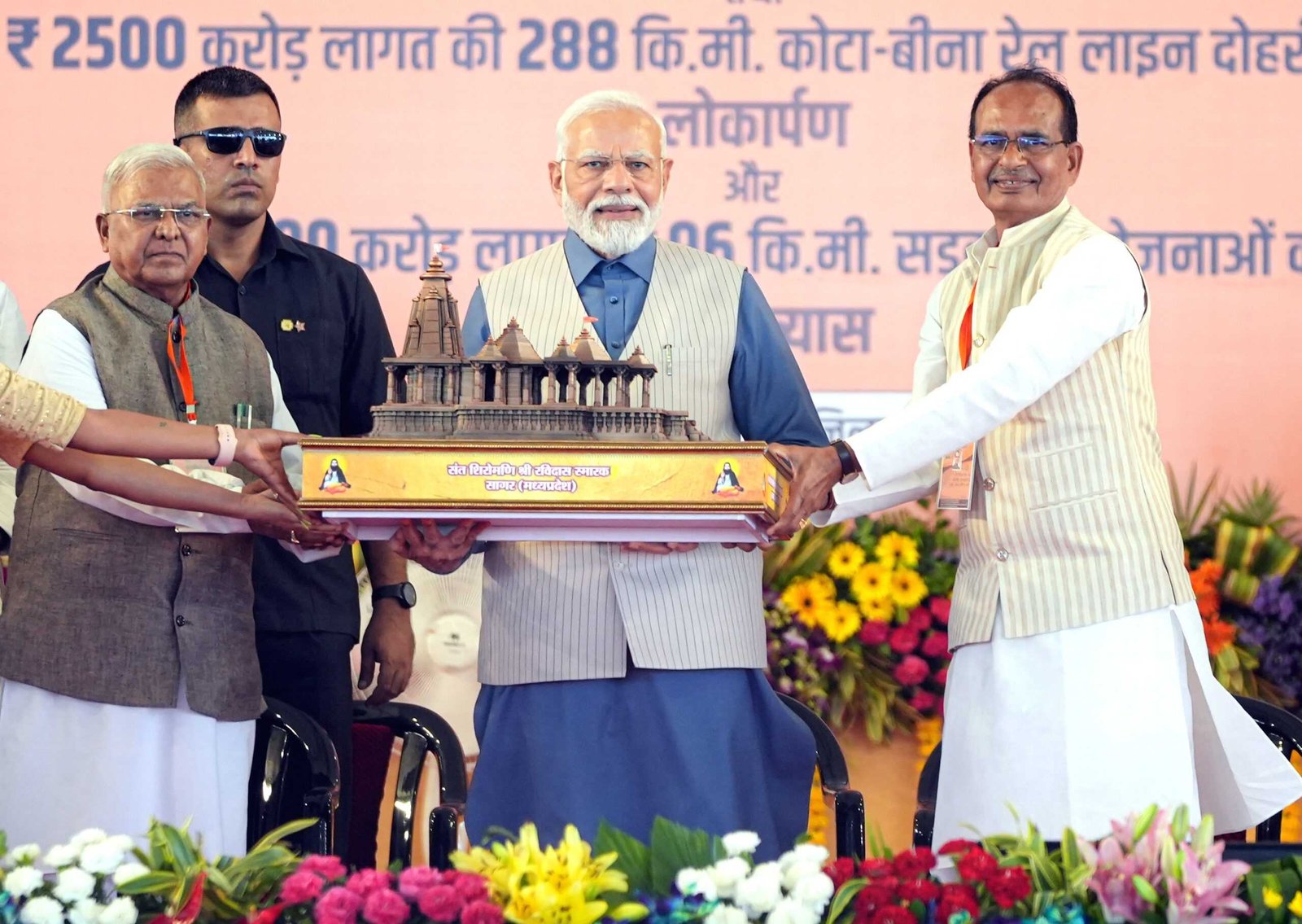 संत रविदास स्मारक एवं कला संग्रहालय भव्य भी होगा और दिव्य भी – आज शिलान्यास किया है, लोकार्पण करने भी जरूर आऊंगा : प्रधानमंत्री