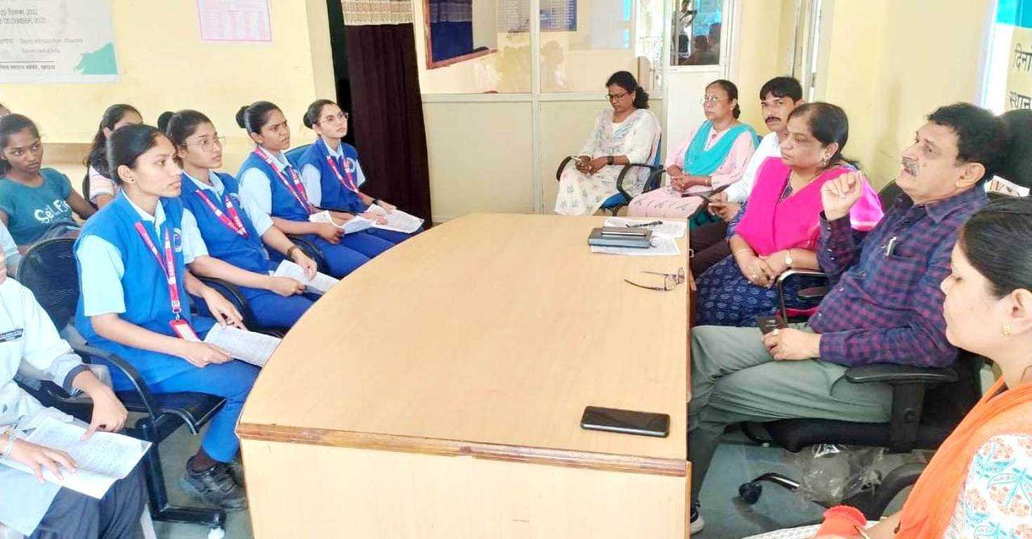महाविद्यालयों की अग्रणी बालिकाओं का ब्रांड एम्बेसेडर के रुप में चयन कर    पीसीपीएनडीटी जागरुकता संबंधी जानकारी दी