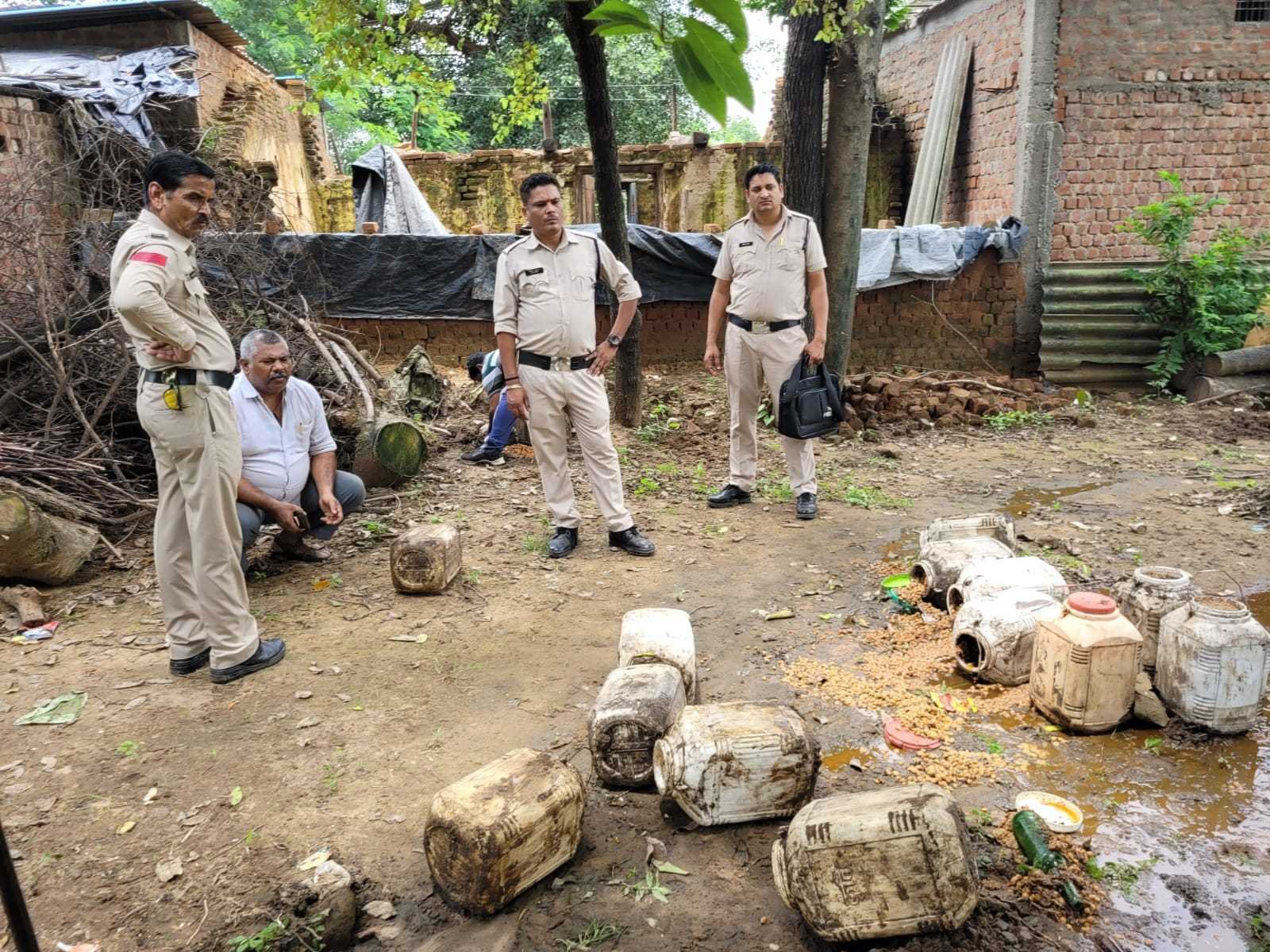 आबकारी टीम ने की अवैध हाथभट्टी शराब जप्त , कुल 6 प्रकरण पंजीबद्ध