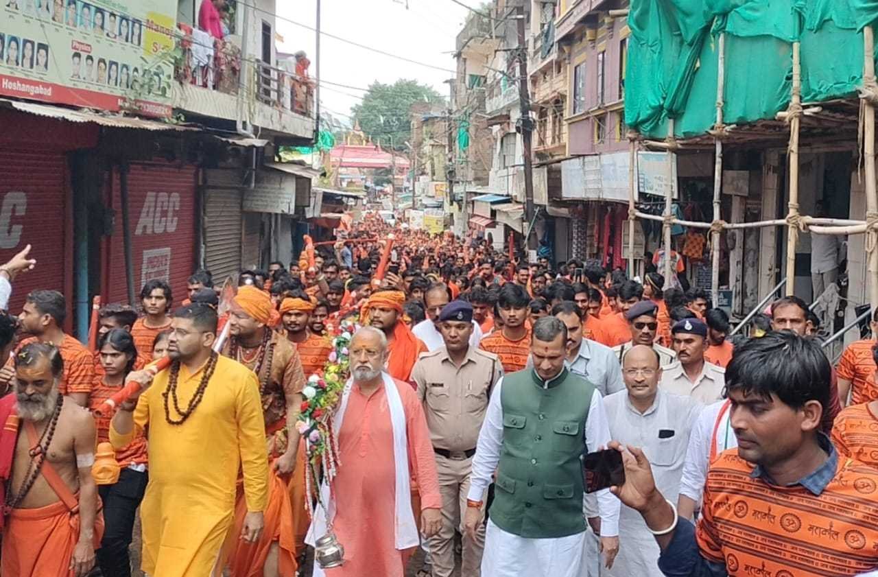 बोल बम के नारे के साथ  निकली महादेव समरसता कावड़ यात्रा