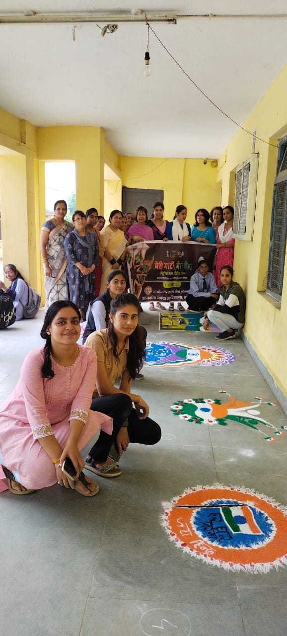 राष्ट्रीय एकता विषय पर  निबंध  और  रंगोली प्रतियोगिता में विद्यार्थियों ने दिखाया देश प्रेम