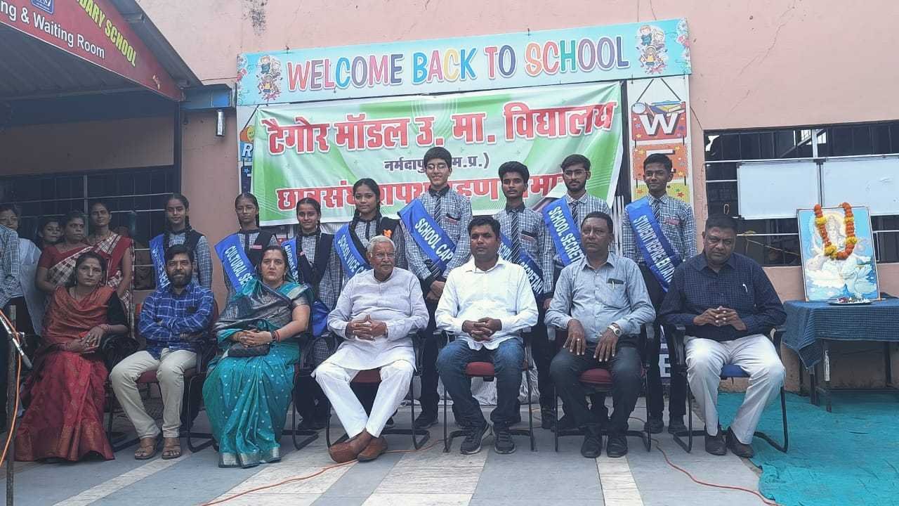 विधायक डॉ. शर्मा ने टैगोर मॉडल स्कूल मैं छात्र संघ शपथ दिलाई