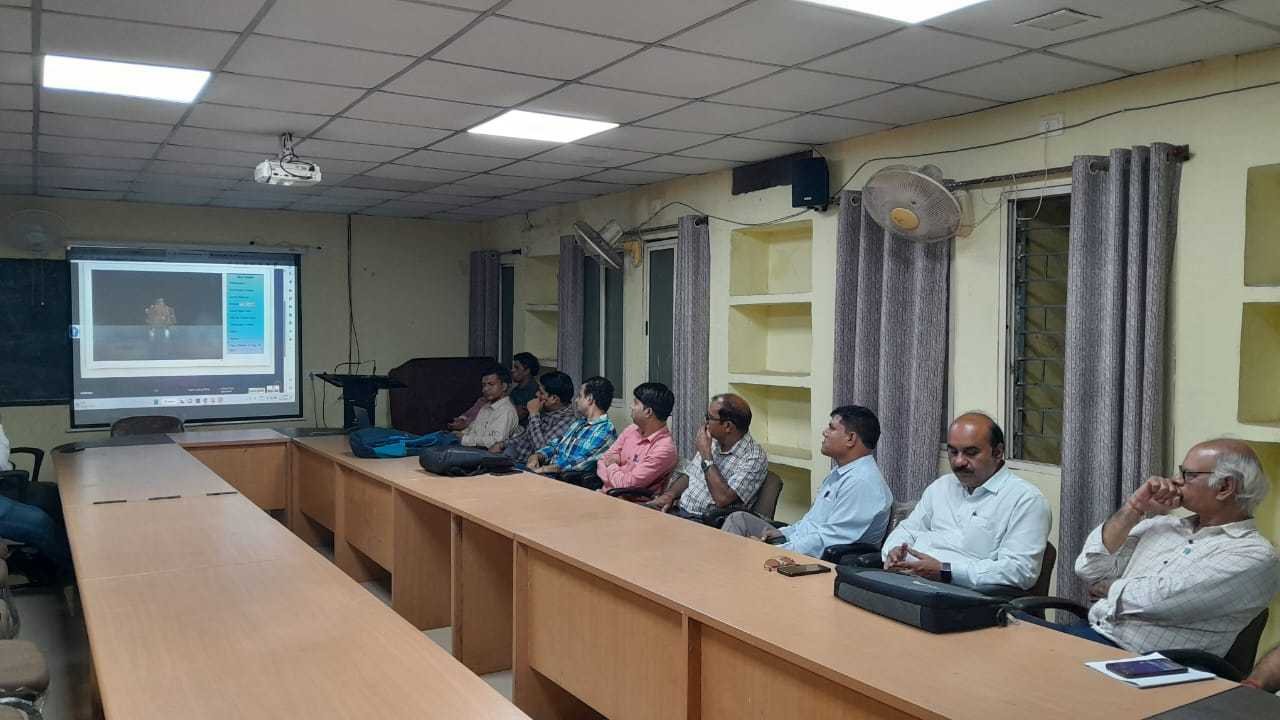 नर्मदा कॉलेज में भारत की चंद्र क्रांति का सीधा प्रसारण देखा गया