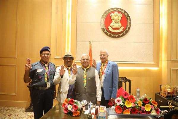 राजभवन में मनाया गया विश्व स्कार्फ दिवस