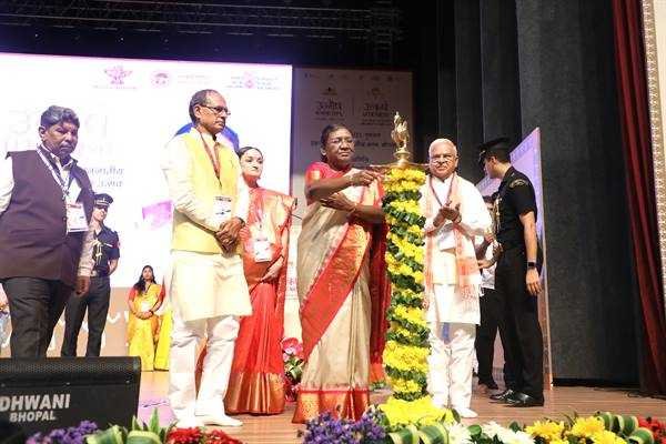 भारत को समग्र विकास के उत्कर्ष तक ले जाएँ : राष्ट्रपति श्रीमती द्रौपदी मुर्मु