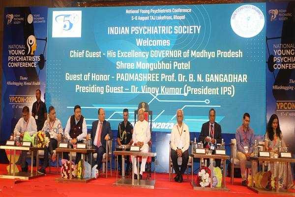 गरीब और वंचित वर्गों का सेवा भावना से करें उपचार – श्री पटेल