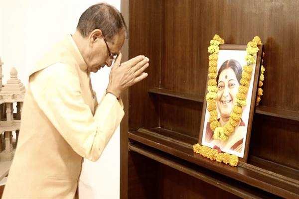 मुख्यमंत्री  चौहान ने पूर्व विदेश मंत्री श्रीमती स्वराज की पुण्यतिथि पर दी श्रद्धांजलि
