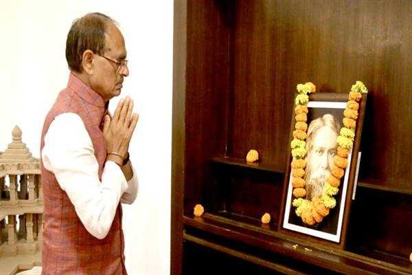 मुख्यमंत्री श्री चौहान ने कविवर रबीन्द्रनाथ टैगोर की पुण्य-तिथि पर नमन किया