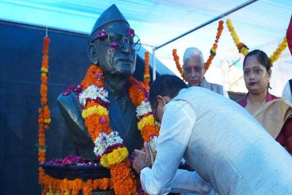 स्व. बैनर्जी ने पदचिन्ह बनाए, उनके सपनों के राष्ट्र निर्माण का संकल्प लें – मुख्यमंत्री श्री चौहान