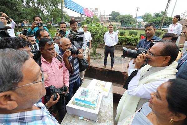 फोटोग्राफी की दुनिया अद्भुत दुनिया – मुख्यमंत्री श्री चौहान