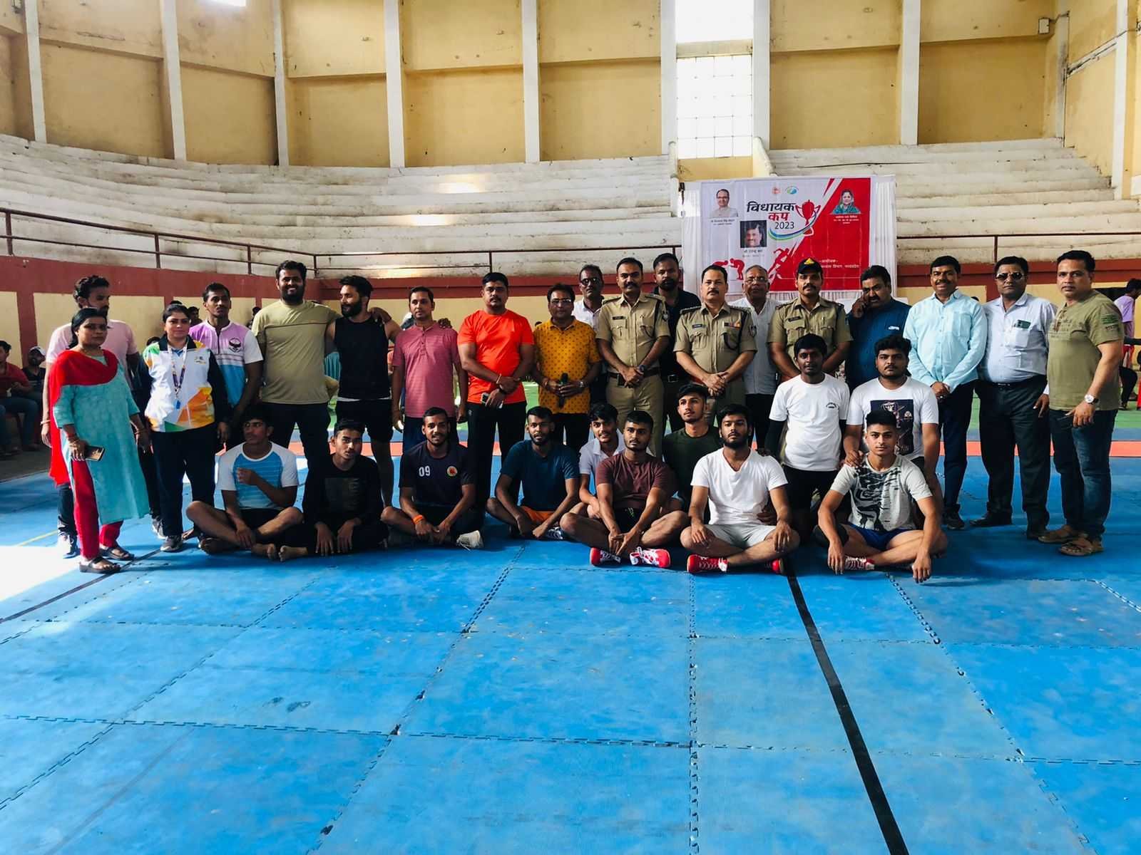 विधायक कप   के माध्यम से इंडौर स्टेडियम में चल रही है शानदार कबड्डी प्रतियोगिता