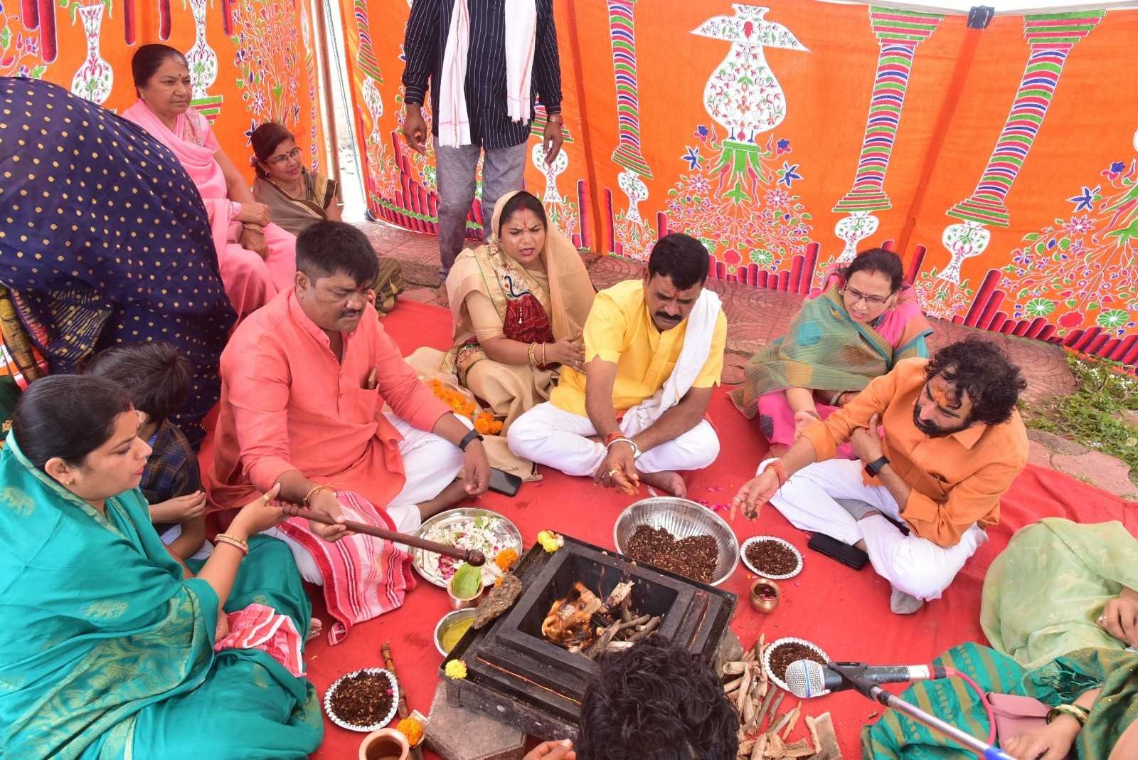 मेरी माटी मेरा देश अभियान के अंतर्गत निगम द्वारा विभिन्न वार्डो से मिट्टी कलशों में नागचून पार्क में की गई संग्रहित