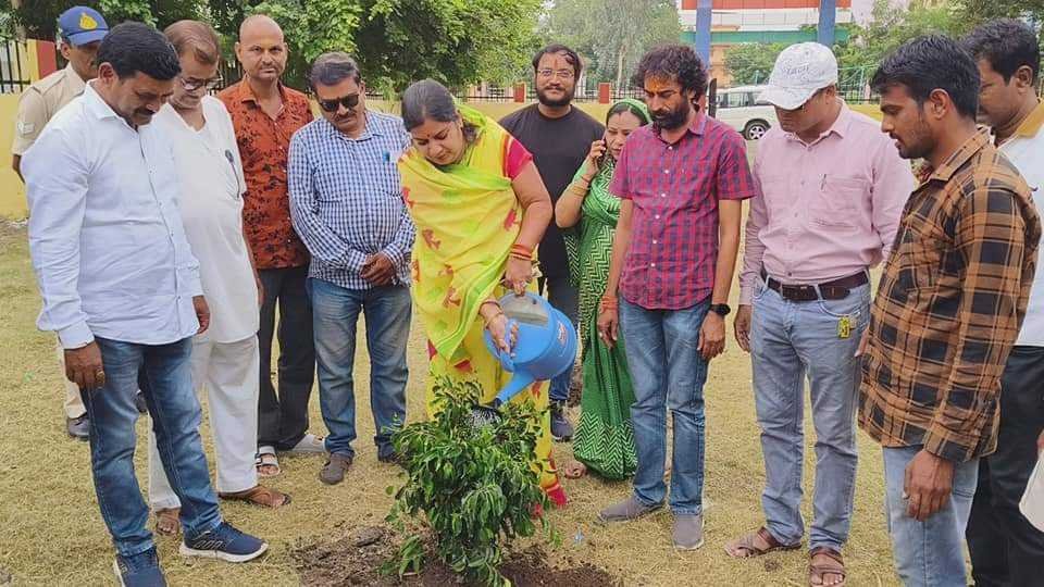 मेरी माटी मेरा देश अभियान के अंतर्गत निगम द्वारा सिंधी कॉलोनी स्थित उद्यान में किया गया पौधारोपण