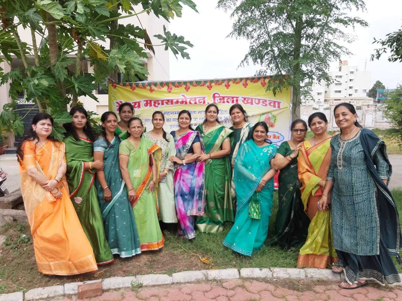 वैश्य महासम्मेलन महिला जिला इकाई ने किया पौधारोपण