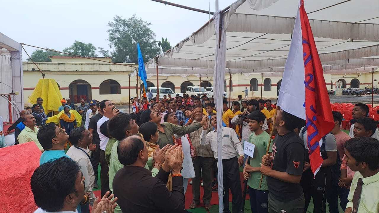 ध्वजारोहण के साथ 67 वी राज्य स्तरीय शालेय ग्रीको रोमन  कुश्ती का हुआ शुभारंभ
