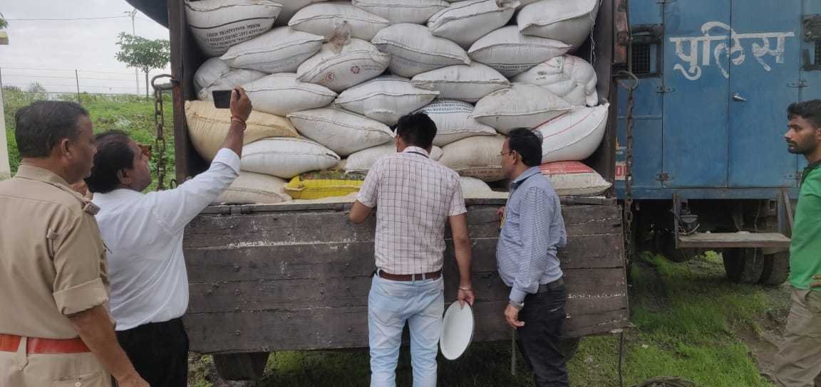 देवास जिले के कन्नौद अनुभाग में अवैध रूप से चावल ले जाते हुए ट्रक पकड़ा