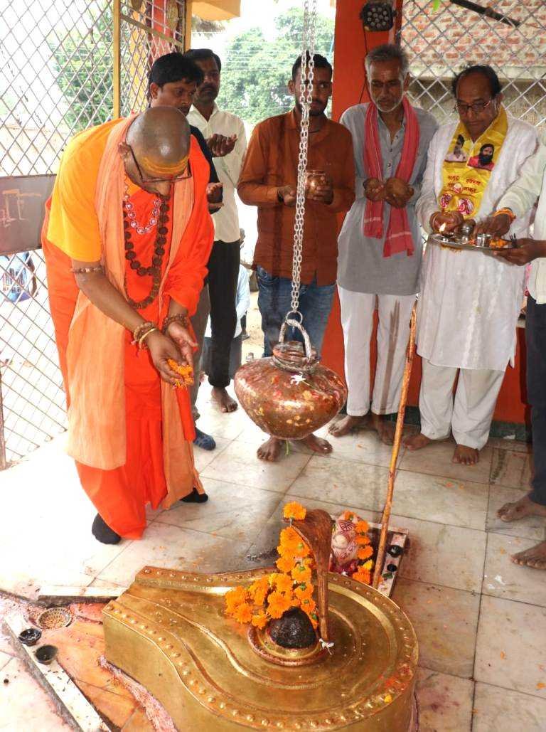 जन अभियान परिषद की संतों के साथ स्नेह यात्रा छैगांव माखन विकासखण्ड के विभिन्न ग्रामों में पहुंची