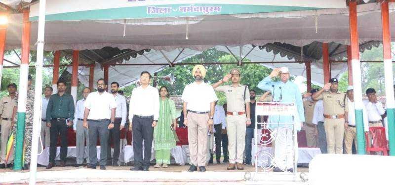 कलेक्टर-एसपी ने स्वतंत्रता दिवस की फाइनल रिहर्सल का किया निरीक्षण