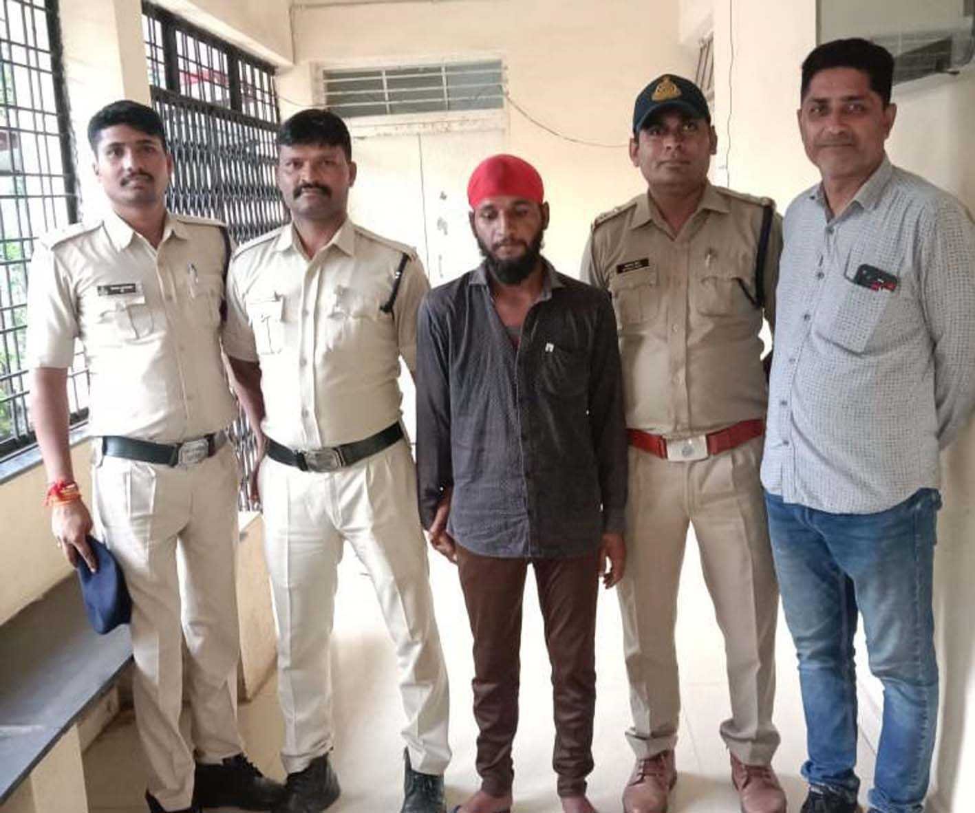 कार्रवाई….  हंडिया पुलिस ने हथियारों के साथ आरोपी को दबोचा