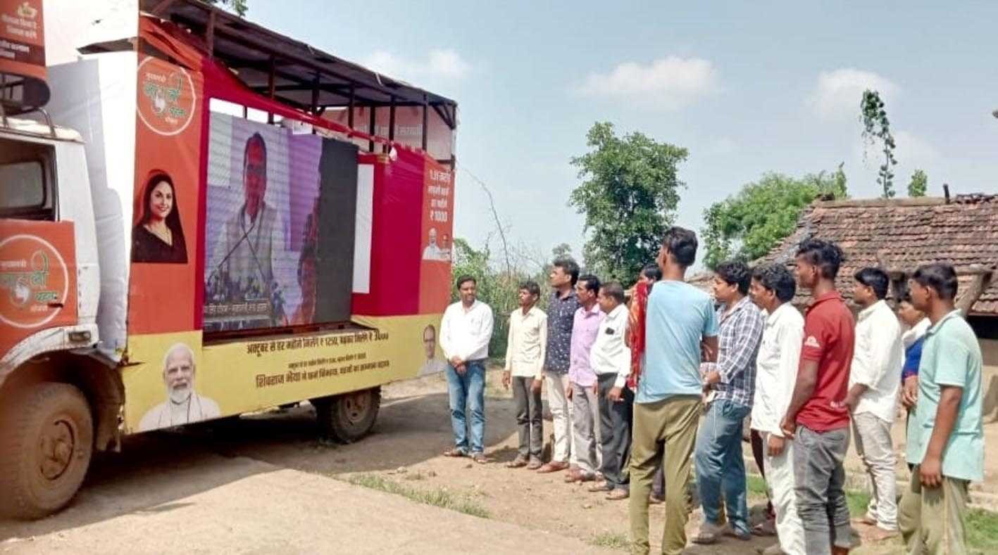 विकास रथ का भ्रमण जारी