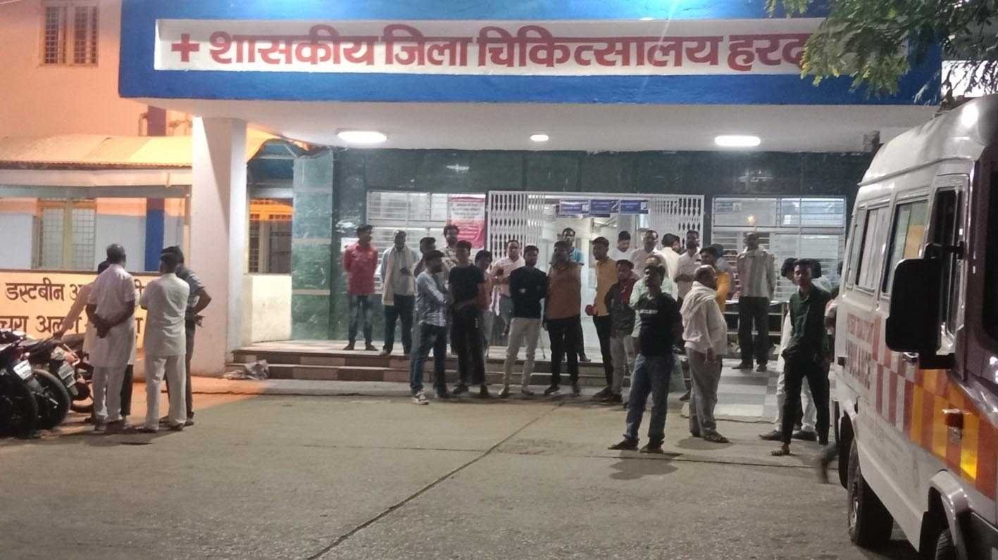 हादसा…  मजदूरों से भरी पिकअप पलटी, मची चीख-पुकार