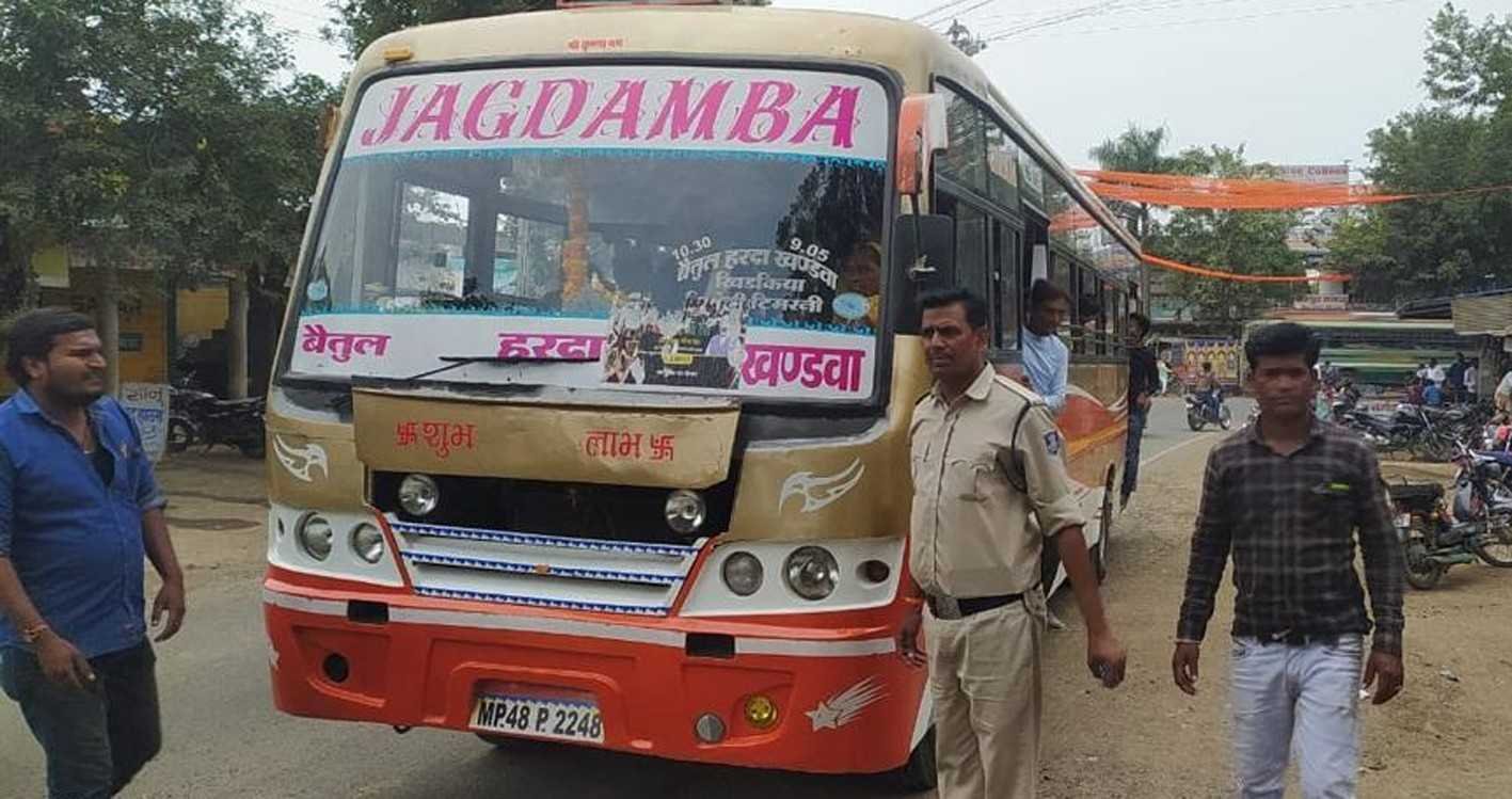 यात्रियों से अधिक किराया वसूलने पर की चालानी कार्यवाही