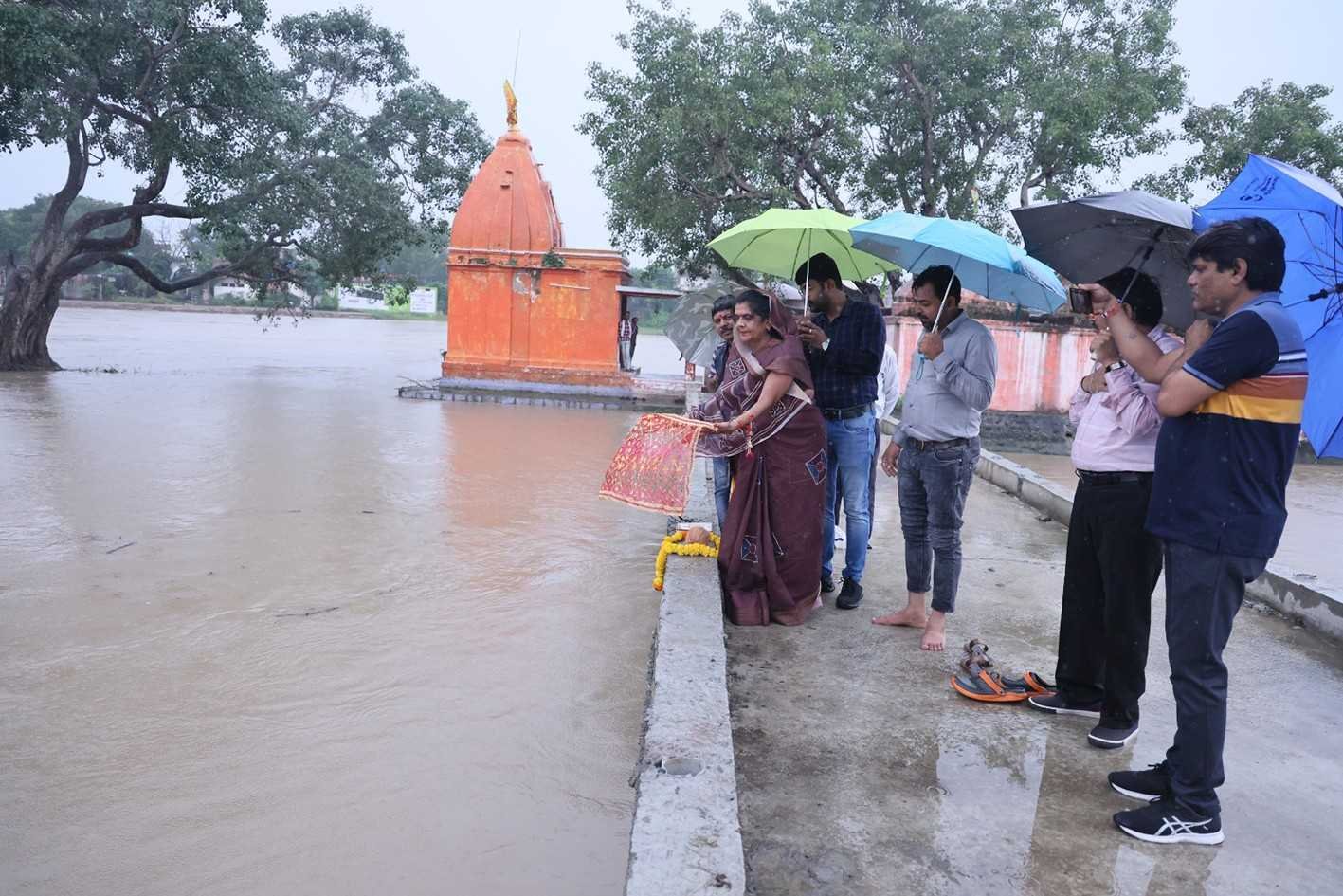 मोक्षदायिनी मॉ क्षिप्रा की महापौर ने की पूजा अर्चना