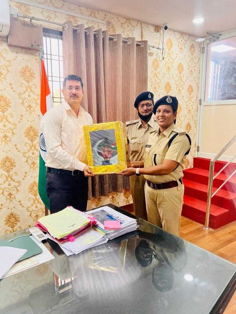 जेल में बंदी कैदियों द्वारा बनाए गए मिट्टी की श्रीगणेश प्रतिमा