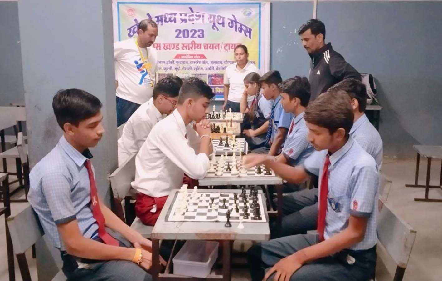 ब्लॉक स्तरीय शतरंज एवं योगासन का लिया ट्रायल