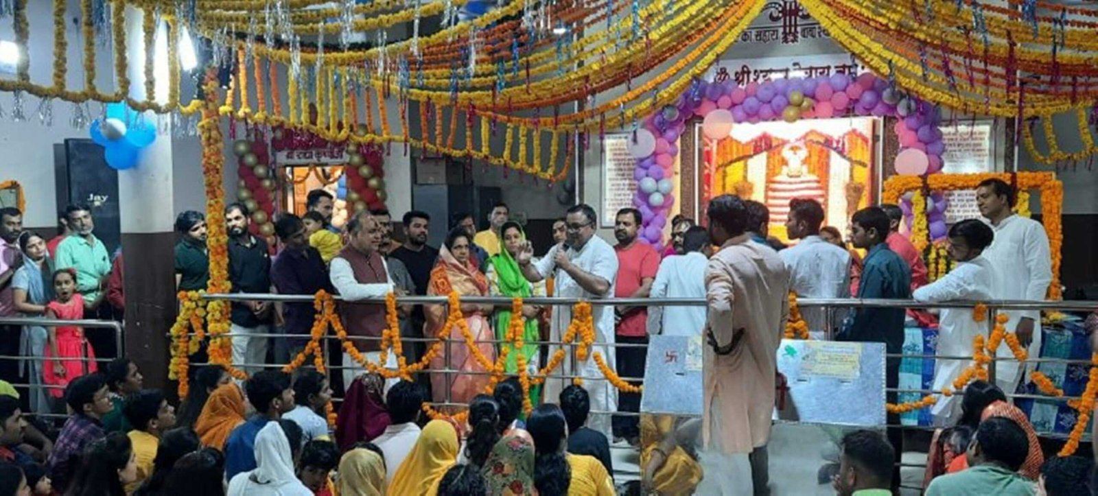खाटू श्याम मन्दिर मे श्री कृष्ण जन्मोत्सव पर फूल बंगले मे सजे श्याम बाबा