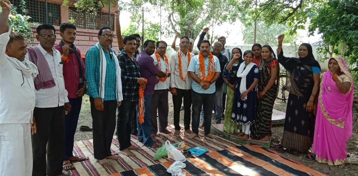 विनियमित कर्मचारियों की बैठक संपन्न