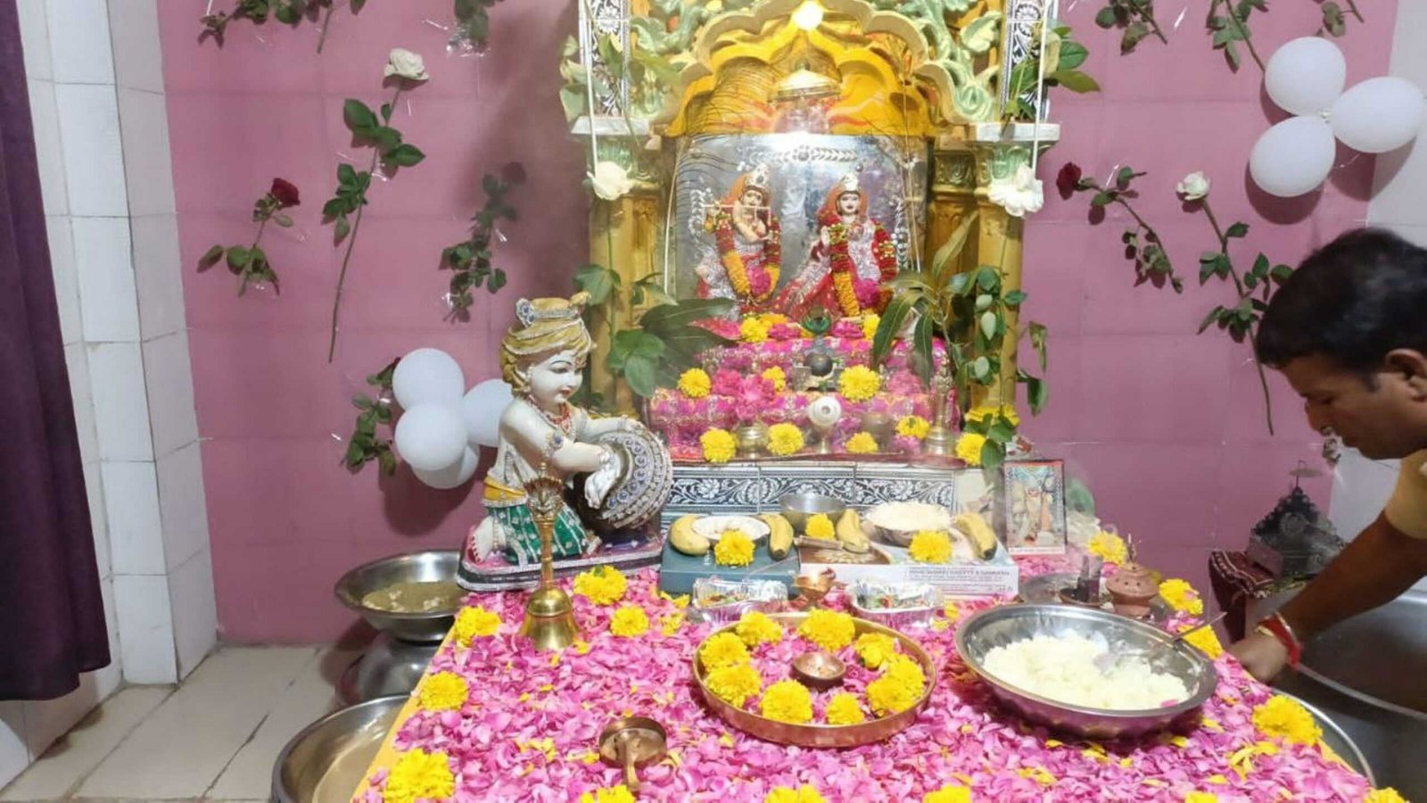प्राचीन राधाकृष्ण मंदिर में धूमधाम से मना श्रीकृष्ण जन्माष्टमी पर्व