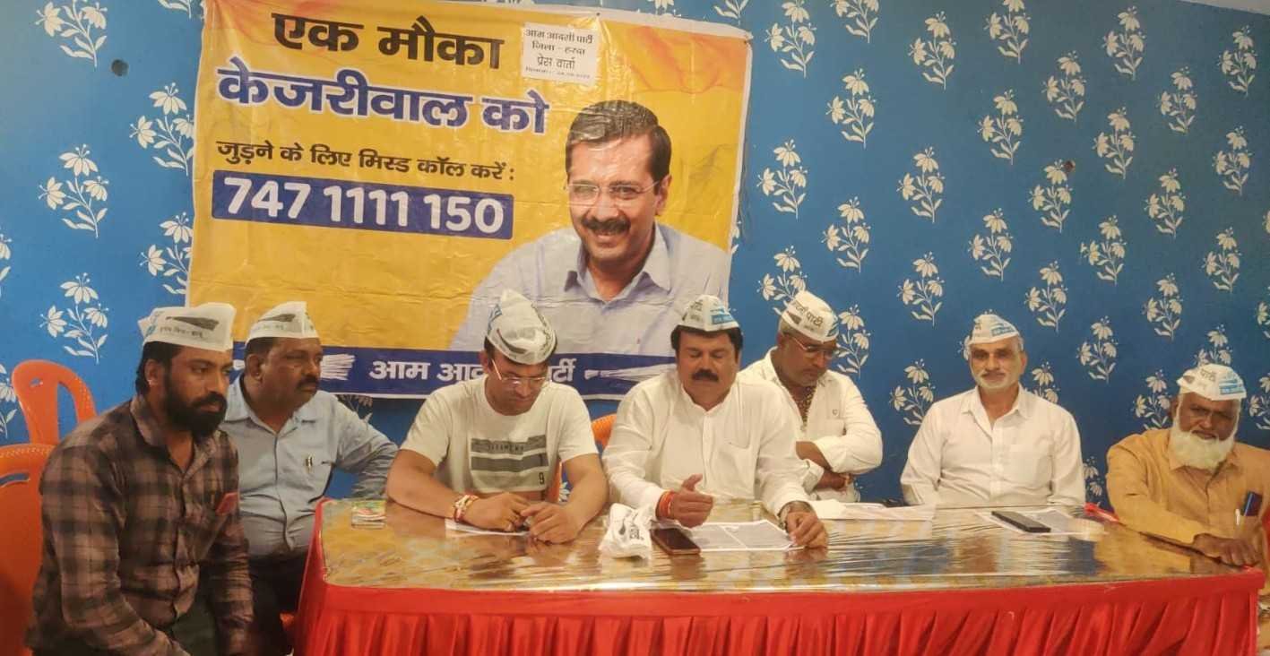 जनता के समक्ष रखी बात….   आप का बिजली, शिक्षा व स्वास्थ्य पर फोकस