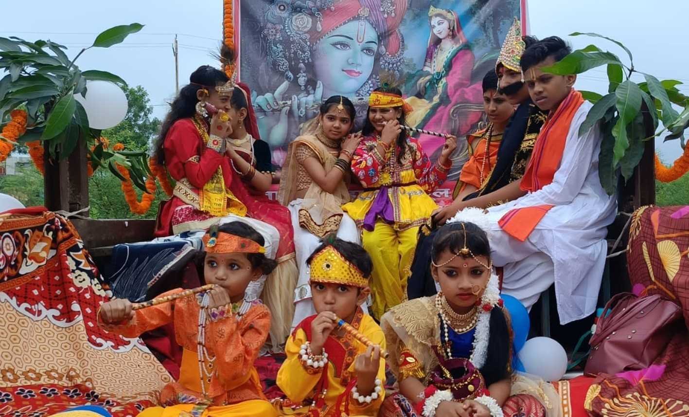 धूमधाम से मनाया जन्माष्टमी पर्व….